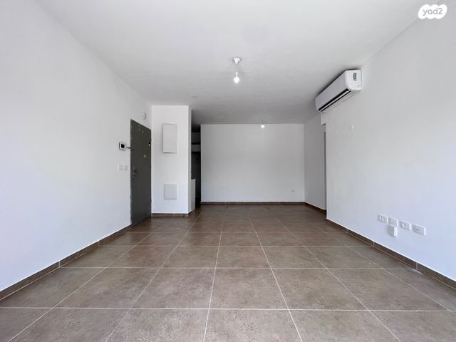 דירת גן, שוהם 44, אבני חן, חריש