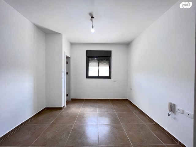 דירת גן, שוהם 44, אבני חן, חריש