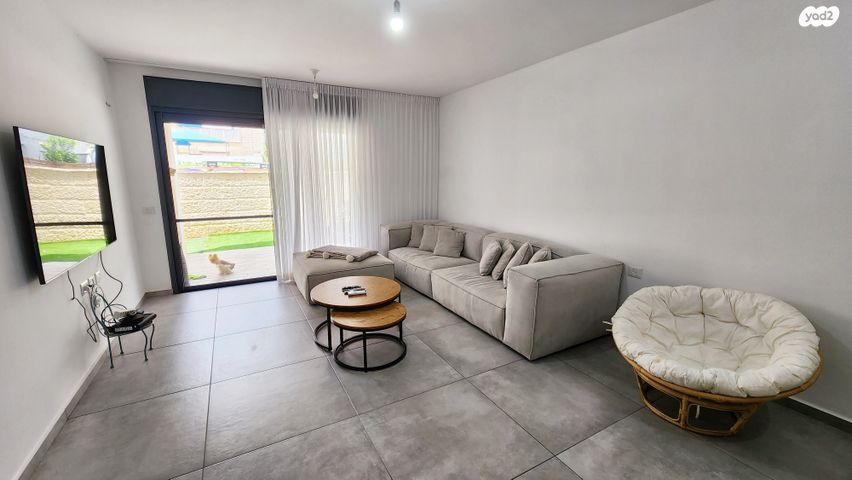 דירת גן, נרקיס 14, הפרחים, חריש