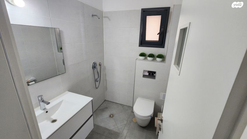 דירת גן, נרקיס 14, הפרחים, חריש