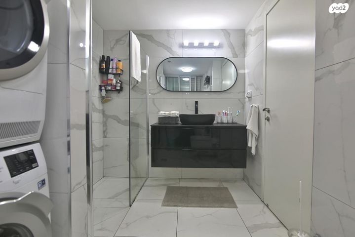 דירה, ש"י עגנון, משכנות האומנים, קרית מוצקין