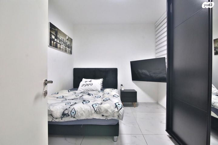 דירה, ש"י עגנון, משכנות האומנים, קרית מוצקין