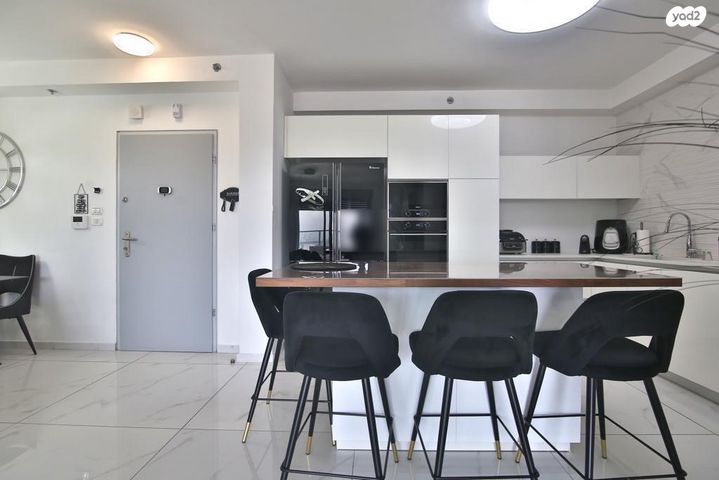 דירה, ש"י עגנון, משכנות האומנים, קרית מוצקין