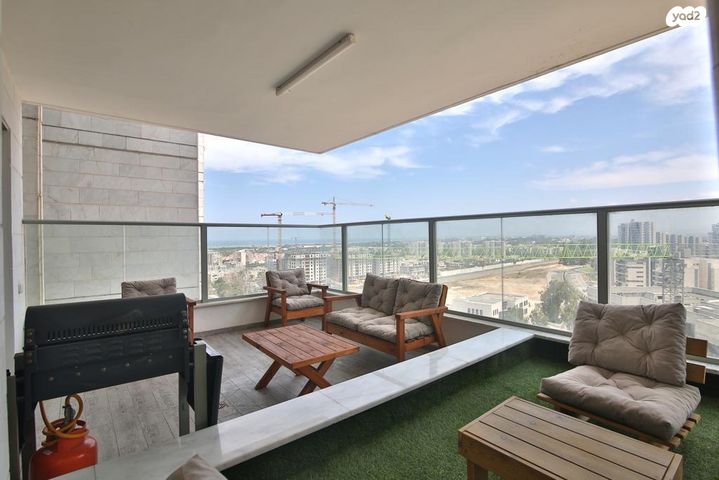 דירה, ש"י עגנון, משכנות האומנים, קרית מוצקין