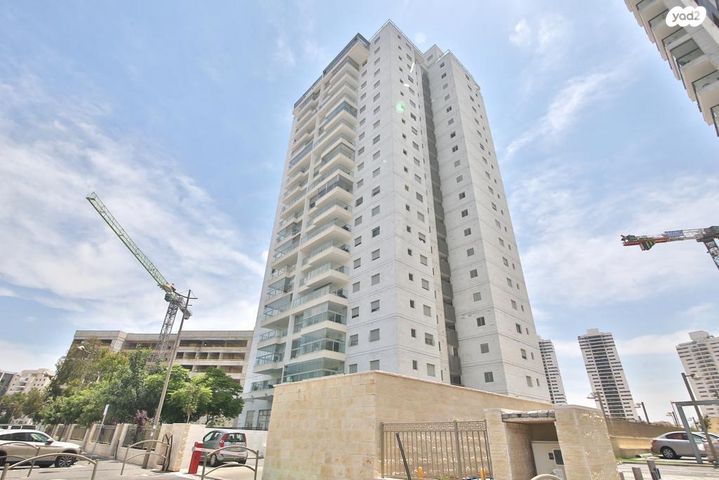 דירה, ש"י עגנון, משכנות האומנים, קרית מוצקין