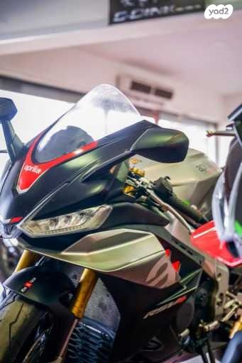 אפריליה RSV4R