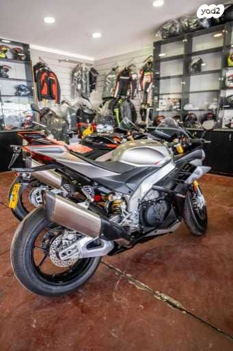 אפריליה RSV4R