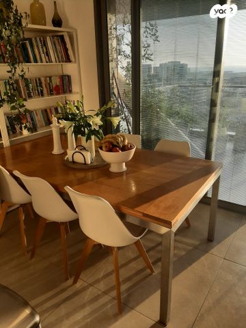 דירה, אריק איינשטיין, הרצליה ב', הרצליה