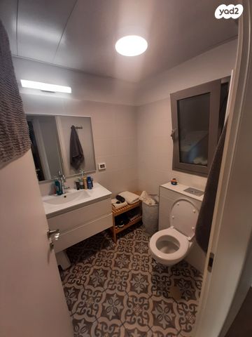 דירה, אריק איינשטיין, הרצליה ב', הרצליה