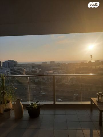 דירה, אריק איינשטיין, הרצליה ב', הרצליה