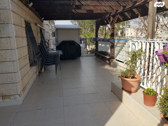 דירה, אדם, ארמון הנציב, תלפיות מזרח, ירושלים