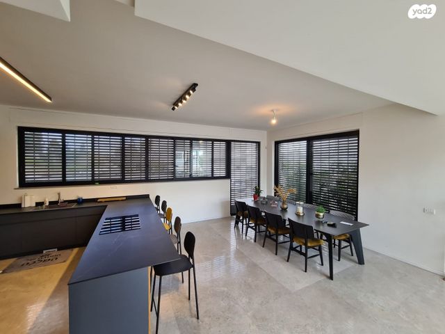 בית פרטי/ קוטג', מתחם גרינברג, הוד השרון