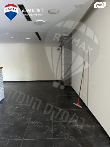 חנויות/ שטח מסחרי