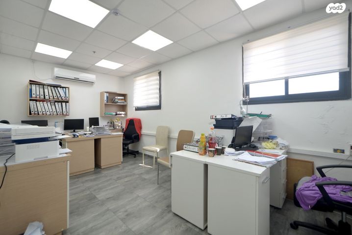 בניין משרדים, חיפה