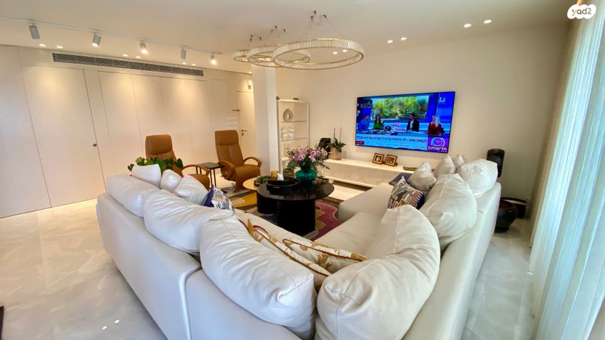 גג/ פנטהאוז, אורי צבי גרינברג, אזורי חן, גימל החדשה, תל אביב יפו