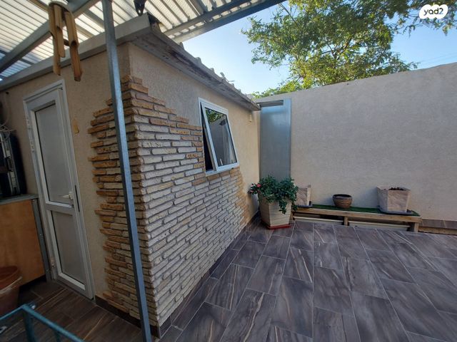 דו משפחתי, לבאות, ערד