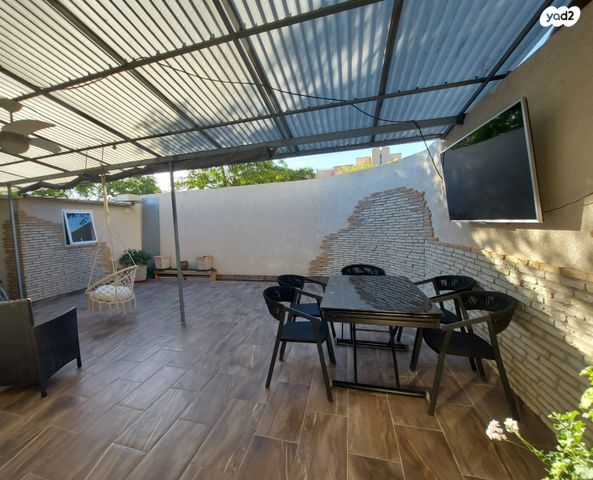 דו משפחתי, לבאות, ערד