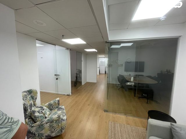 משרדים, דרך השלום, נחלת יצחק, תל אביב יפו