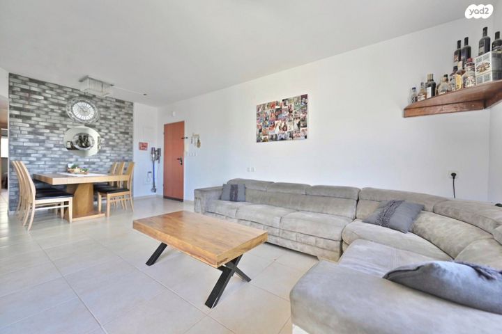 דירת גן, גולן, אלפי מנשה