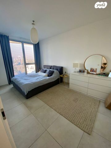 דירה, גרציאני יצחק 8, גני שרונה, קרית הממשלה, תל אביב יפו