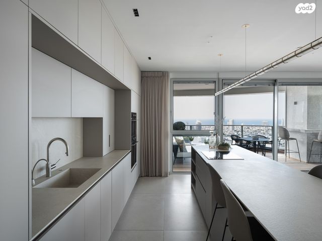 דירה, גרציאני יצחק, גני שרונה, קרית הממשלה, תל אביב יפו