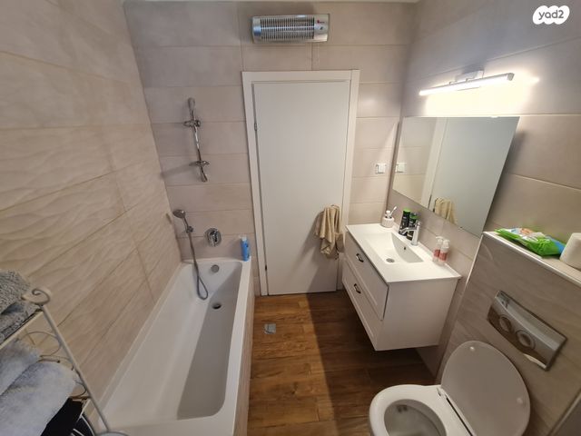 גג/ פנטהאוז, עבודה, אברמסקי, קרית אתא