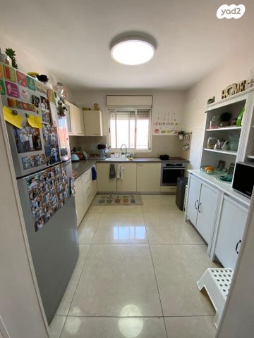 דו משפחתי, חלוקי נחל, נופי סלע, מעלה אדומים