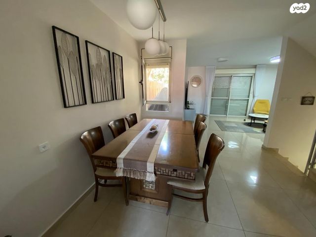 דו משפחתי, חלוקי נחל, נופי סלע, מעלה אדומים