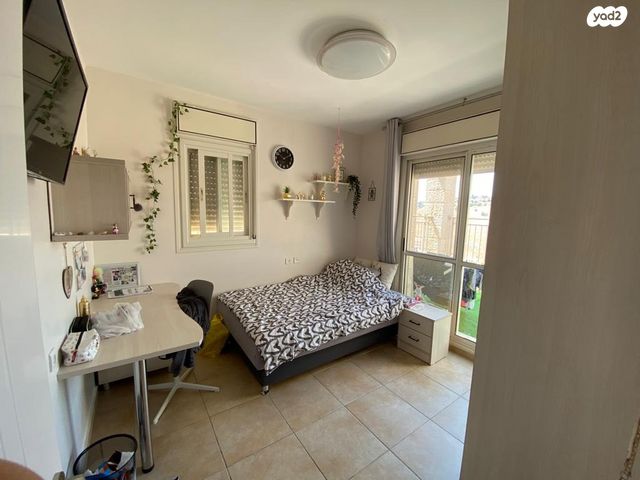 דו משפחתי, חלוקי נחל, נופי סלע, מעלה אדומים