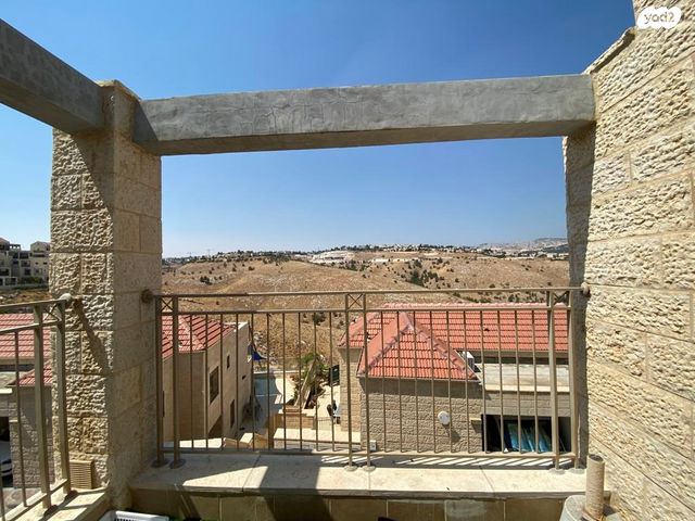 דו משפחתי, חלוקי נחל, נופי סלע, מעלה אדומים