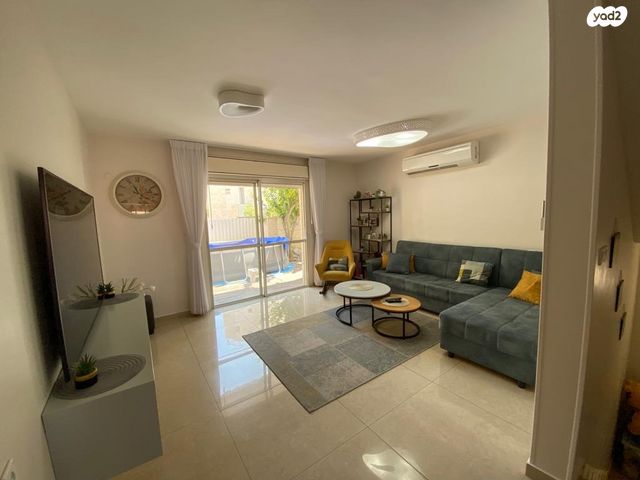 דו משפחתי, חלוקי נחל, נופי סלע, מעלה אדומים