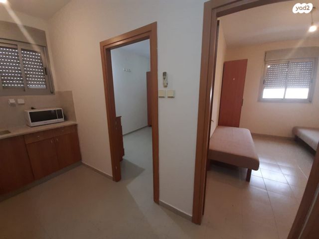 אביה השופט 1