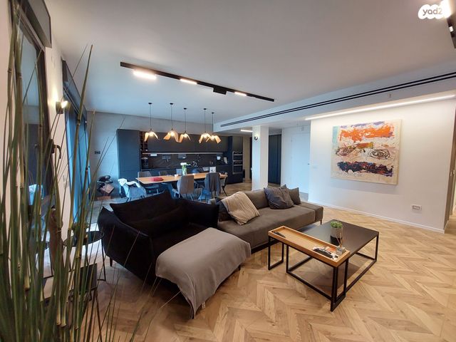 דירה, קניוק יורם 7, גני שרונה, קרית הממשלה, תל אביב יפו