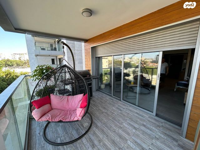 דירה, חנה רובינא, הרצליה