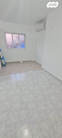 דירת גן, אלי כהן, שרת, לוד