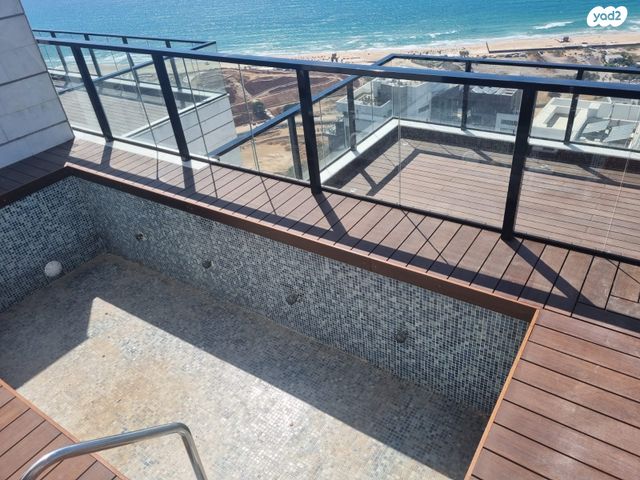 גג/ פנטהאוז, בת ים