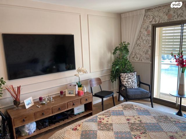 דירה, הרצליה