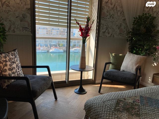 דירה, הרצליה