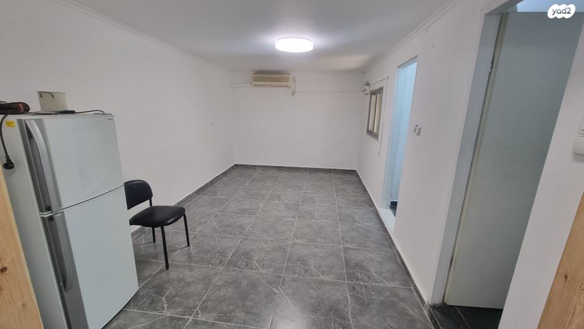 דירה, הרב יוסף צוברי, נווה אליעזר וכפר שלם מזרח, תל אביב יפו