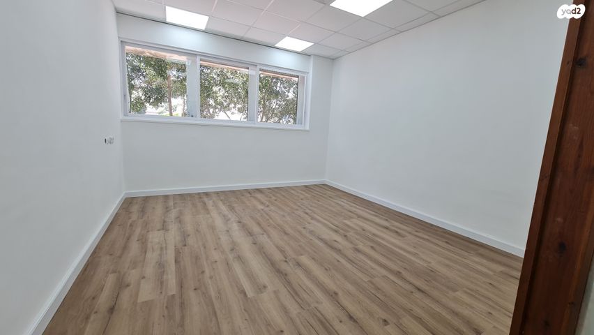 משרדים, דרך העצמאות, שער פלמר, תחנת רכבת השמונה, חיפה