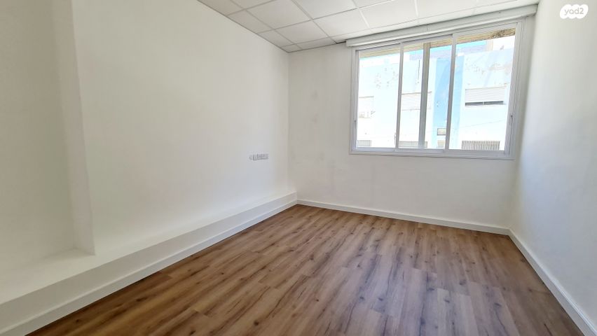 משרדים, דרך העצמאות, שער פלמר, תחנת רכבת השמונה, חיפה