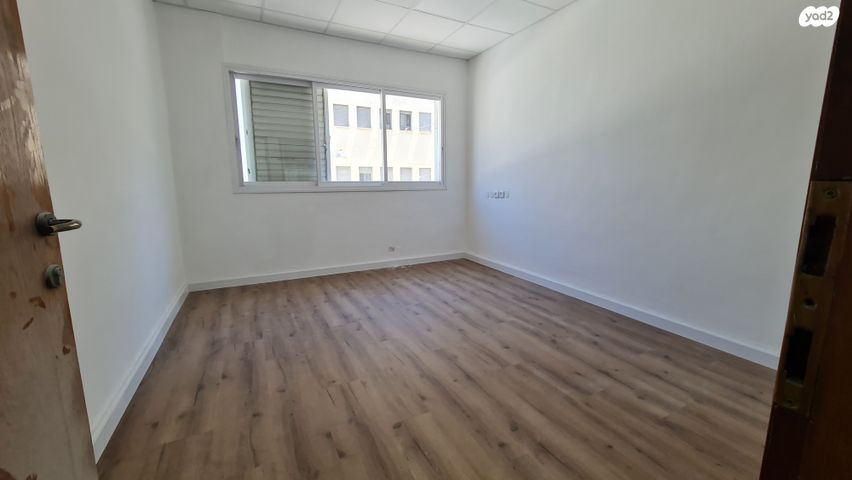 משרדים, דרך העצמאות, שער פלמר, תחנת רכבת השמונה, חיפה