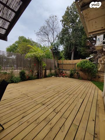 דו משפחתי, בת חפר