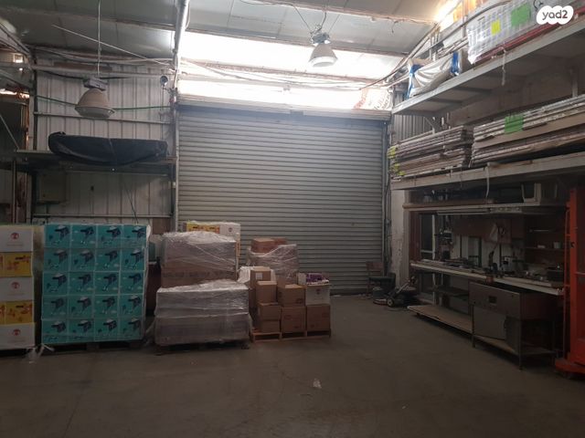 מחסנים, תל חנן, נשר