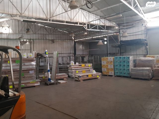 מחסנים, תל חנן, נשר