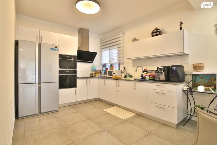 דירה, שלום שבזי, משכנות האומנים, קרית מוצקין