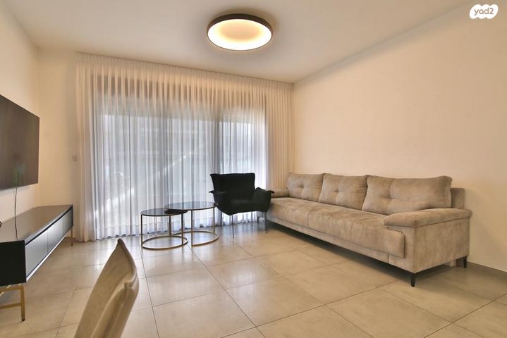 דירה, שלום שבזי, משכנות האומנים, קרית מוצקין