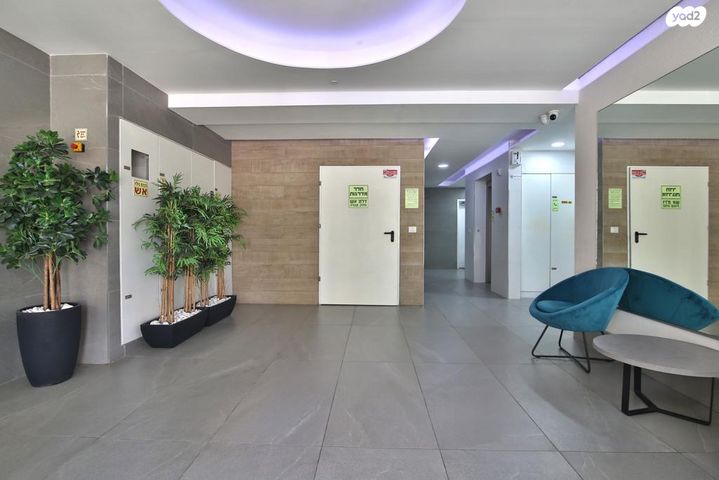 דירה, שלום שבזי, משכנות האומנים, קרית מוצקין