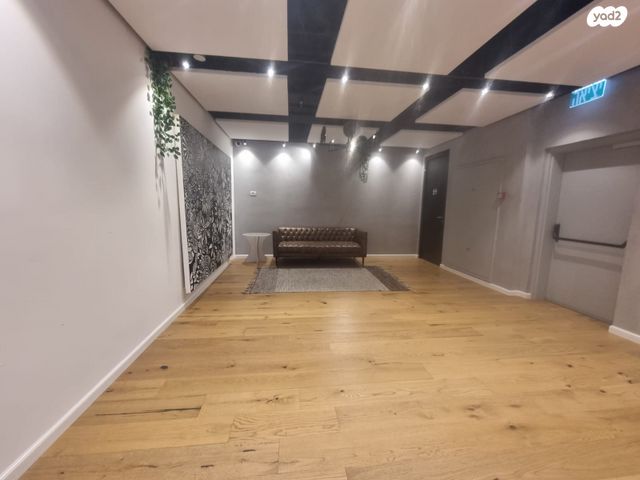 בניין משרדים, פתח תקווה