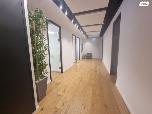 בניין משרדים